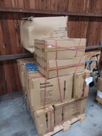 Palle med diverse chopstick samt stol