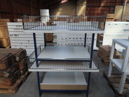 2 stk udstillingsreol