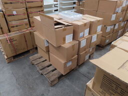 Palle med diverse glasflasker til soya