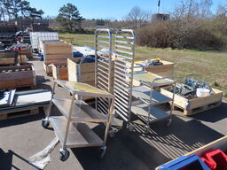 2 stk rulleborde samt stikvogn