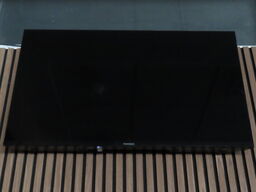 43" smart TV, THOMSON 43UA5S13 med fjernbetjening