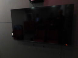 48" SMART TV, SHARP AQUOS med fjernbetjening og vægbeslag