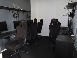 HELE RUMMET, 5 x GAMER PLADSER inkl. borde og hylder 