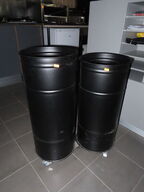 2 stk. vogne med 3 stk. papirkurve