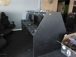 GAMERBORD - KAN FØRST AFHENTES FRA KL. 13:00 og til 15:00