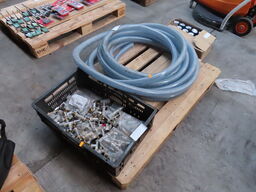 Palle med diverse fittings og pvc industrislange