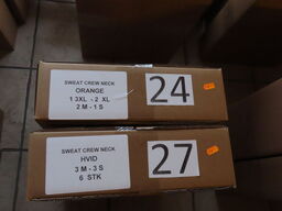 2 kasser med crewneck forskellige størrelser