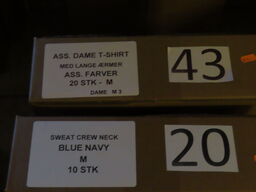 2 kasser t-shirt  og crewneck str: M DAME