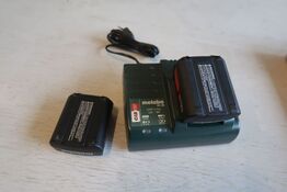 1 stk. Metabo lader m 2 stk. batteri