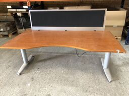 Kinnarps elektrisk hæve/sænke skrivebord Valnød (MOMSFRI)