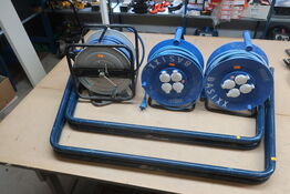 Trykluftslange, 2 kabeltromler og 2 pladebukke