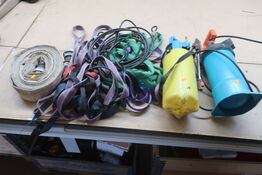 2 stk. tryksprøjte, løfteudstyr og brandslange