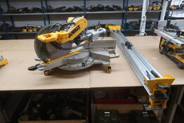Kap/geringssav DEWALT DWS780 -QS med arbejdsbord
