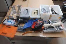 Kiler, værktøj, spandevogn m.m.