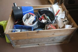 Indhold på palle, søm, værktøj fuge m.m.