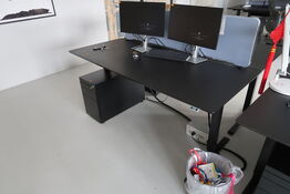 El. hæve/sænke skrivebord uden indhold med afskærmning samt skuffemodul