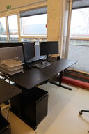 El. hæve/sænke skrivebord uden indhold samt skuffemodul