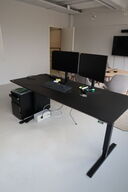 El. hæve/sænke skrivebord uden indhold samt skuffemodul