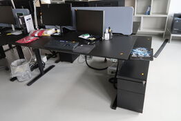 El. hæve/sænke skrivebord uden indhold med afskærmning samt skuffemodul