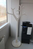 Stumtjener SWEDESE TREE af Michael Young/Katrin Olina