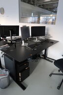 El. hæve/sænke skrivebord uden indhold samt skuffemodul