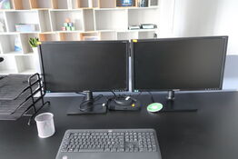 2 stk. computerskærme SAMSUNG S23C450, dockingstation DELL, tastatur