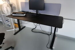 El. hæve/sænke skrivebord med afskærmning