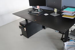 El. hæve/sænke skrivebord uden indhold med skuffemodul