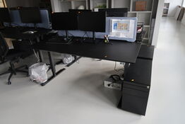 El. hæve/sænke skrivebord uden indhold med afskærmning samt skuffemodul