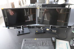 2 stk. computerskærme SAMSUNG S24E450, dockingstation LENOVO ThinkPad, tastatur, mus