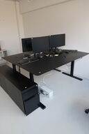 El. hæve/sænke skrivebord uden indhold samt skuffemodul