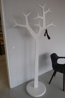 Stumtjener SWEDESE TREE af Michael Young/Katrin Olina