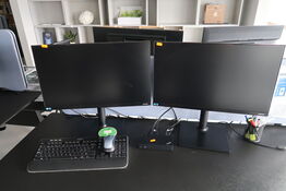 2 stk. computerskærme SAMSUNG 24T450FQR, dockingstation LENOVO ThinkPad, tastatur, mus