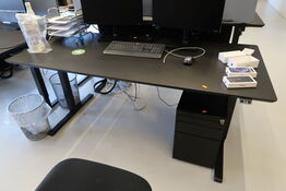 El. hæve/sænke skrivebord uden indhold med skuffemodul
