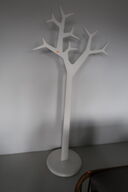 Stumtjener SWEDESE TREE af Michael Young/Katrin Olina