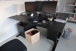 El. hæve/sænke skrivebord uden indhold samt skuffemodul