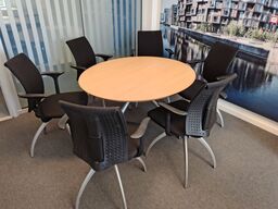 Mødebord med HÅG stole