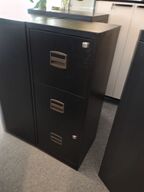 To arkivskabe, metal 