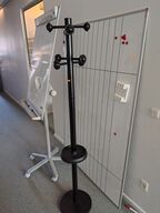 To whiteboards samt en stumtjener