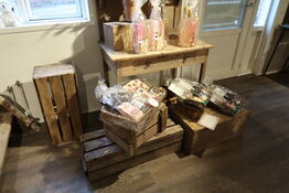 Div. Trækasser, bord uden indhold