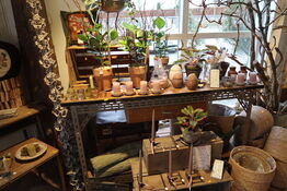 3 stk. borde samt kufferter uden indhold