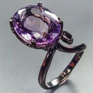 Eksklusivt håndfremstillet unika ametystring af sort rhodineret sterlingsølv