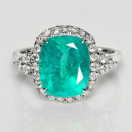 5,21 ct. fin smaragd og diamant ring i 14 kt. hvidguld. IGI.