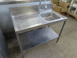 Stålvask med armatur