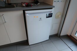 Køleskab ELECTROLUX LXB1SE11W0