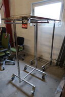 2 stk. Tøjstativer på hjul 