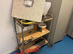 Opbevaringsvogn med indhold