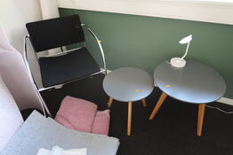 2 stk. borde, stol, planter, indrammet plakat