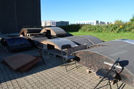 Div. huse til robotplæneklippere (nogle med solceller på, alle skal medtages)