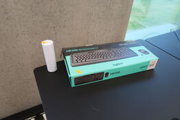 Tastatur LOGITECH samt accesspoint UNIFI6